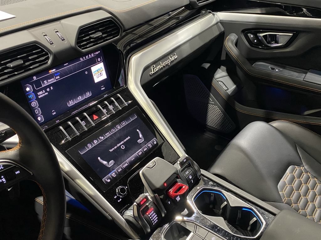 Used 2024 Lamborghini Urus S AWD/4WD image 9