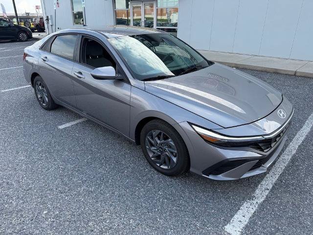 Used 2024 Hyundai Elantra SEL FWD image 2