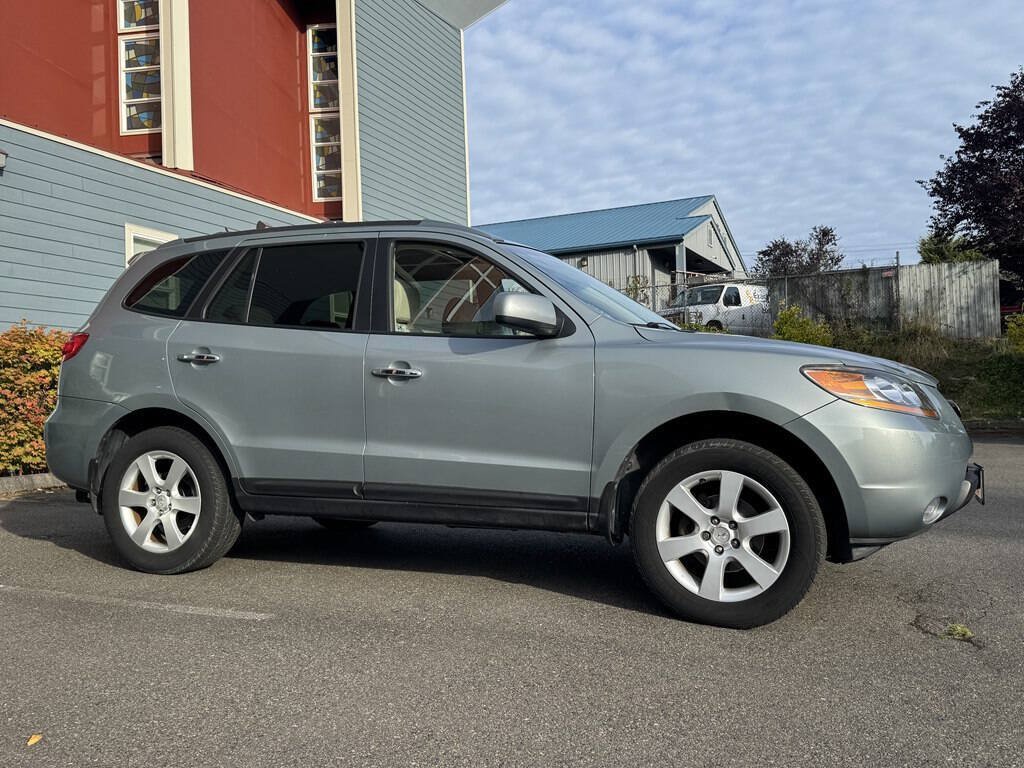 Used 2009 Hyundai Santa Fe Limited w/ Navigation Pkg 5 AWD/4WD image 2