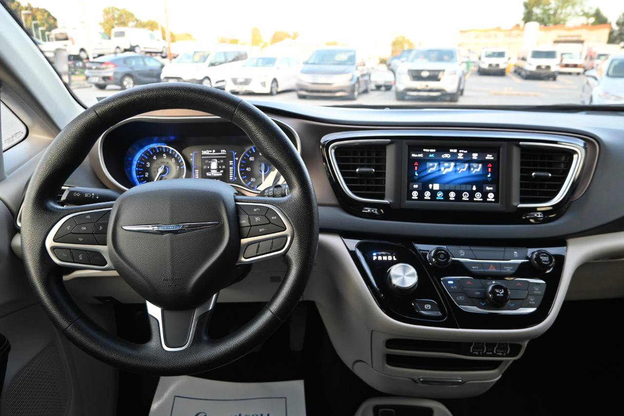 Used 2021 Chrysler Voyager LX FWD image 27