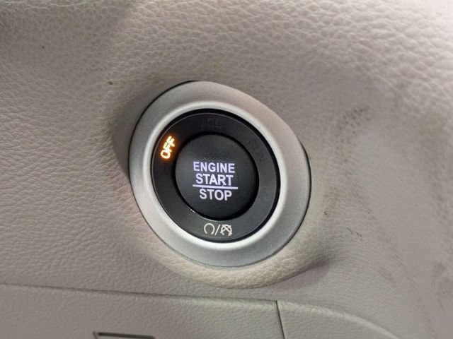 Used 2022 Chrysler Pacifica Touring-L w/ Uconnect Theater Family Group FWD image 19