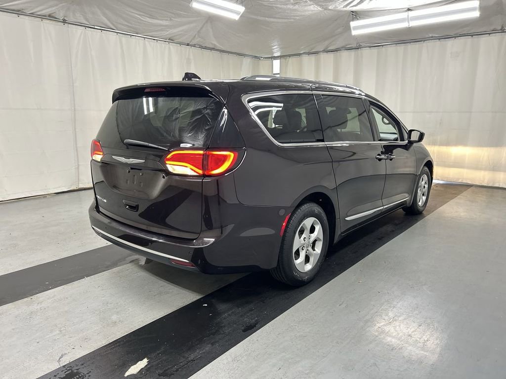 Used 2017 Chrysler Pacifica Touring-L Plus w/ Advanced Safetytec Group FWD image 2