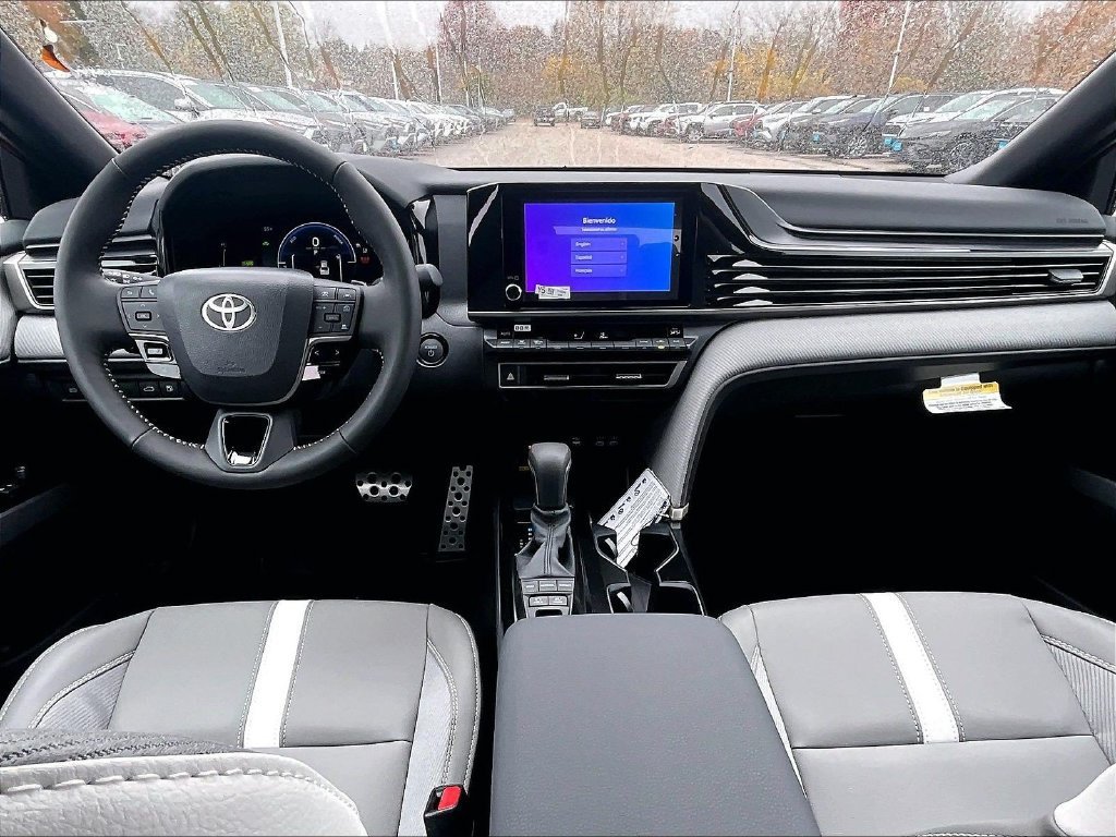 New 2026 Toyota Camry Hybrid FWD image 11