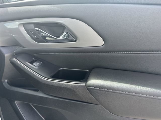 Used 2023 Chevrolet Traverse LT image 30