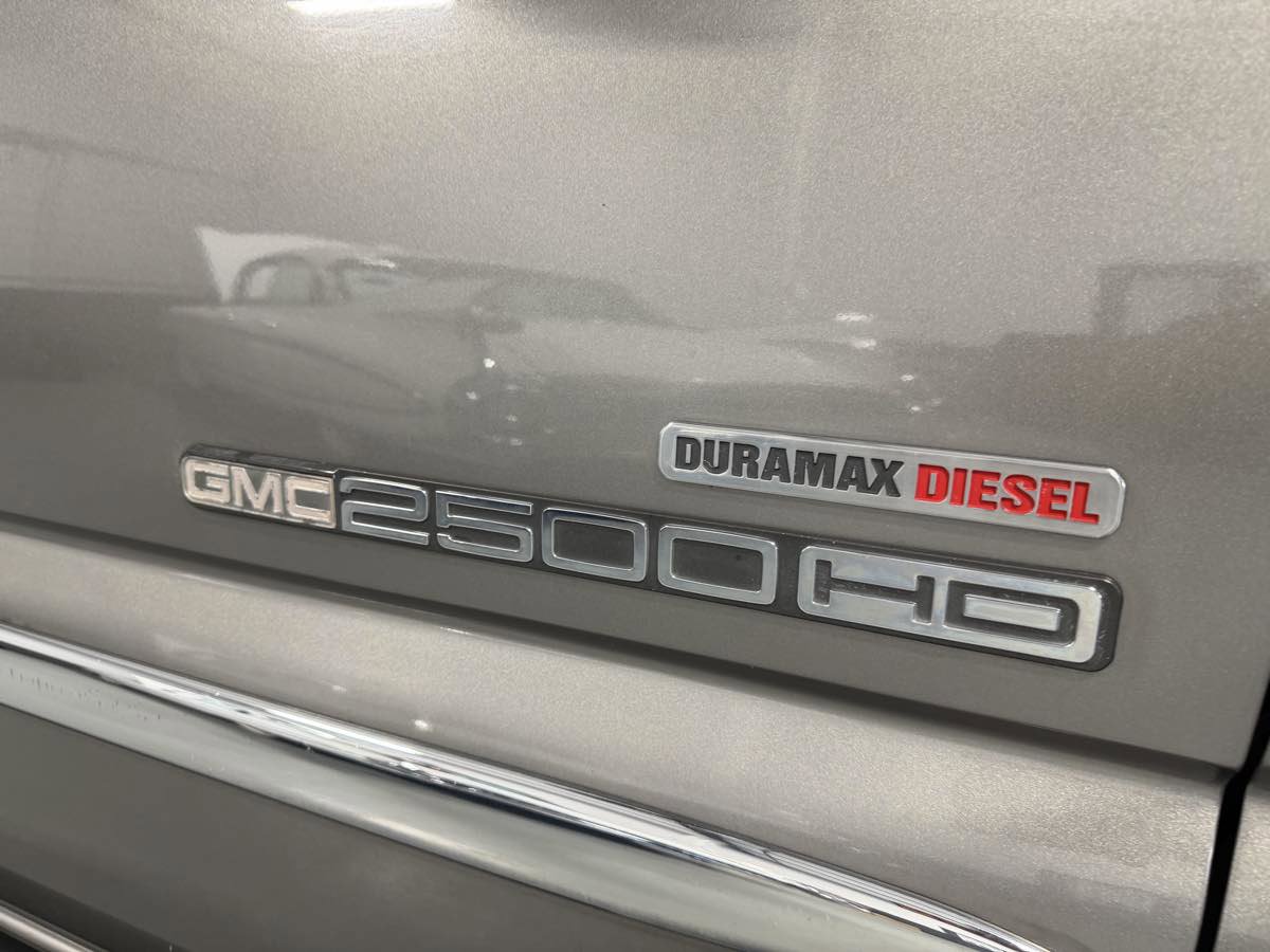 Used 2006 GMC Sierra 2500 SLT w/ Heavy-Duty Power Package image 4