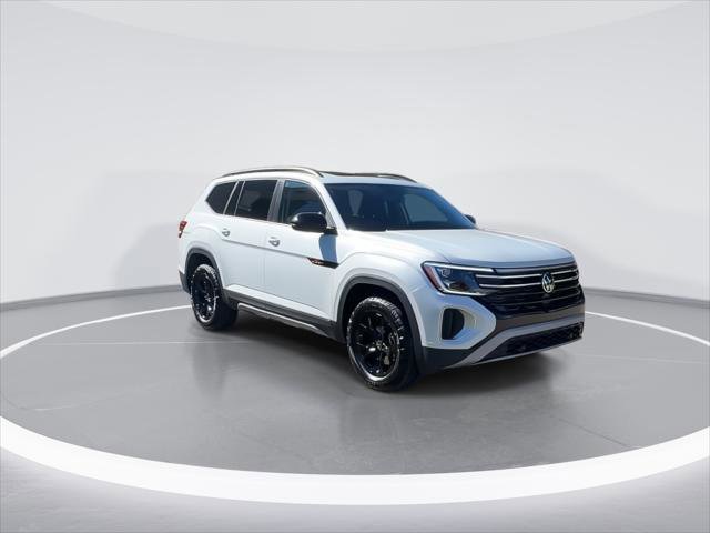 New 2026 Volkswagen Atlas Peak Edition image 2