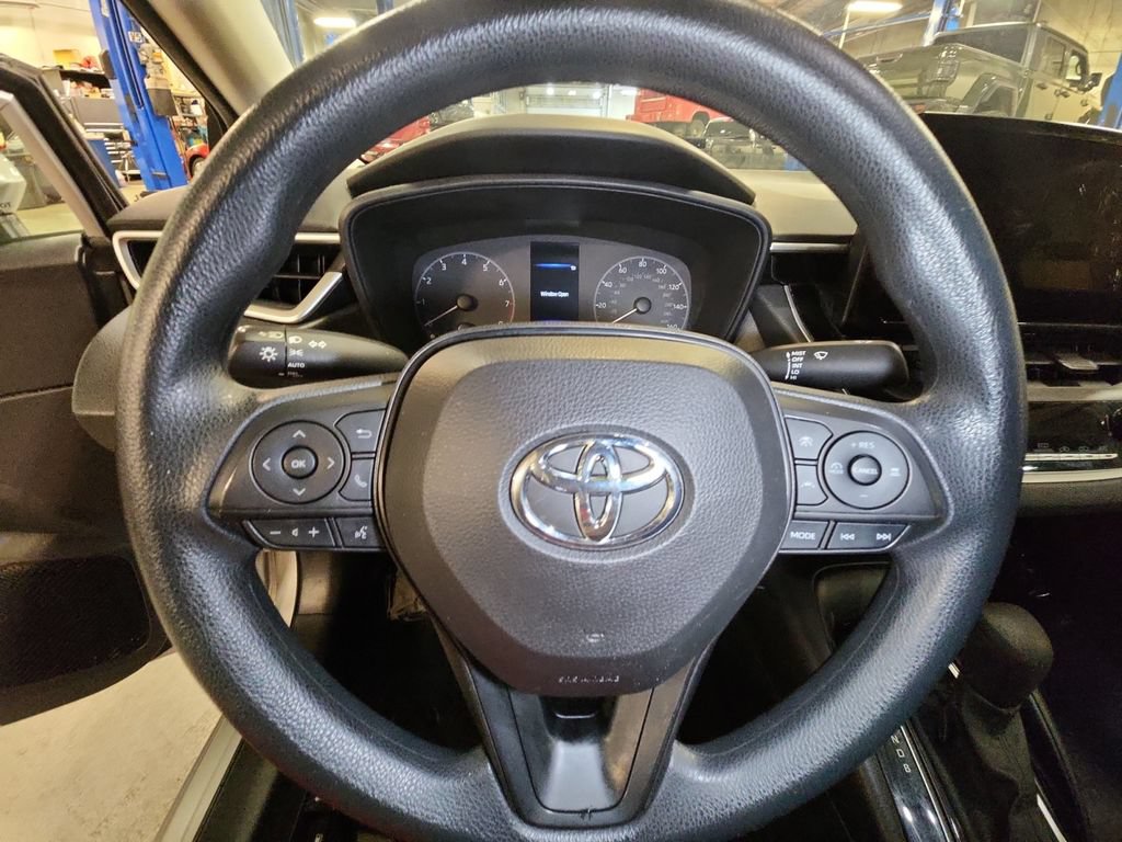 Used 2023 Toyota Corolla LE FWD image 17