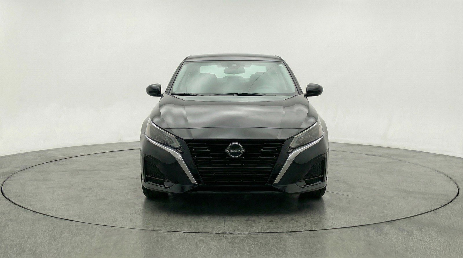 Used 2025 Nissan Altima 2.5 SV FWD image 2