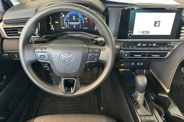 Used 2025 Toyota Camry LE AWD/4WD image 18