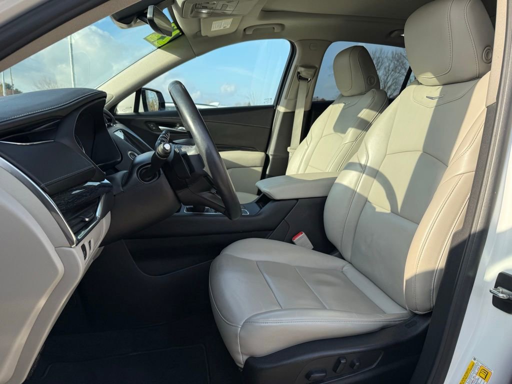 Used 2022 Cadillac XT4 Premium Luxury image 2