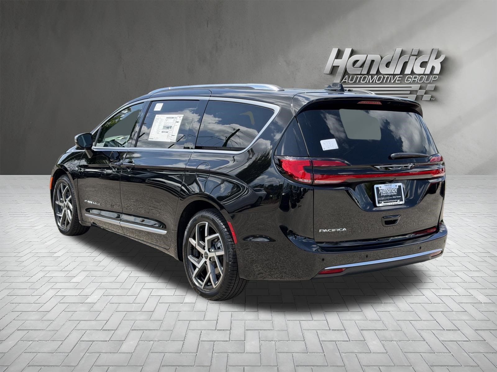 New 2027 Chrysler Pacifica Pinnacle w/ Theater Group FWD image 8