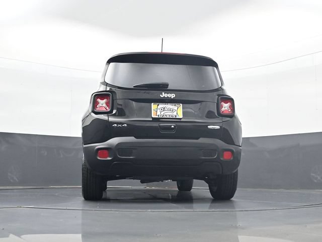 Used 2018 Jeep Renegade Latitude w/ Cold Weather Group AWD/4WD image 26