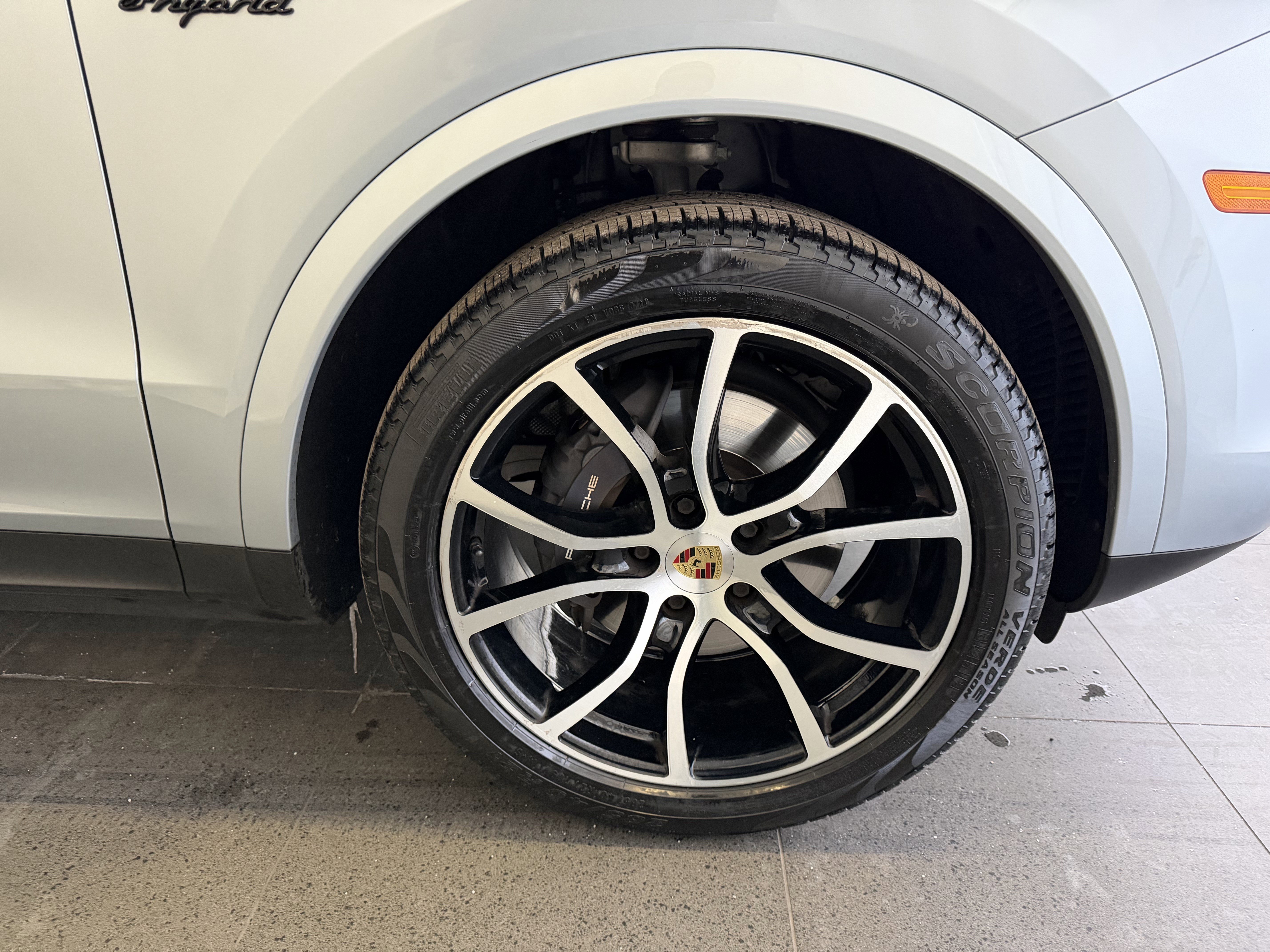 Certified 2022 Porsche Cayenne E-Hybrid image 13