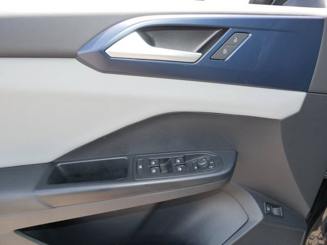Certified 2022 Volkswagen Taos SE FWD image 16