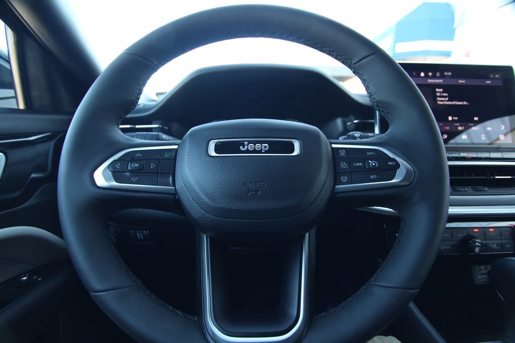 Used 2025 Jeep Compass Limited AWD/4WD image 19