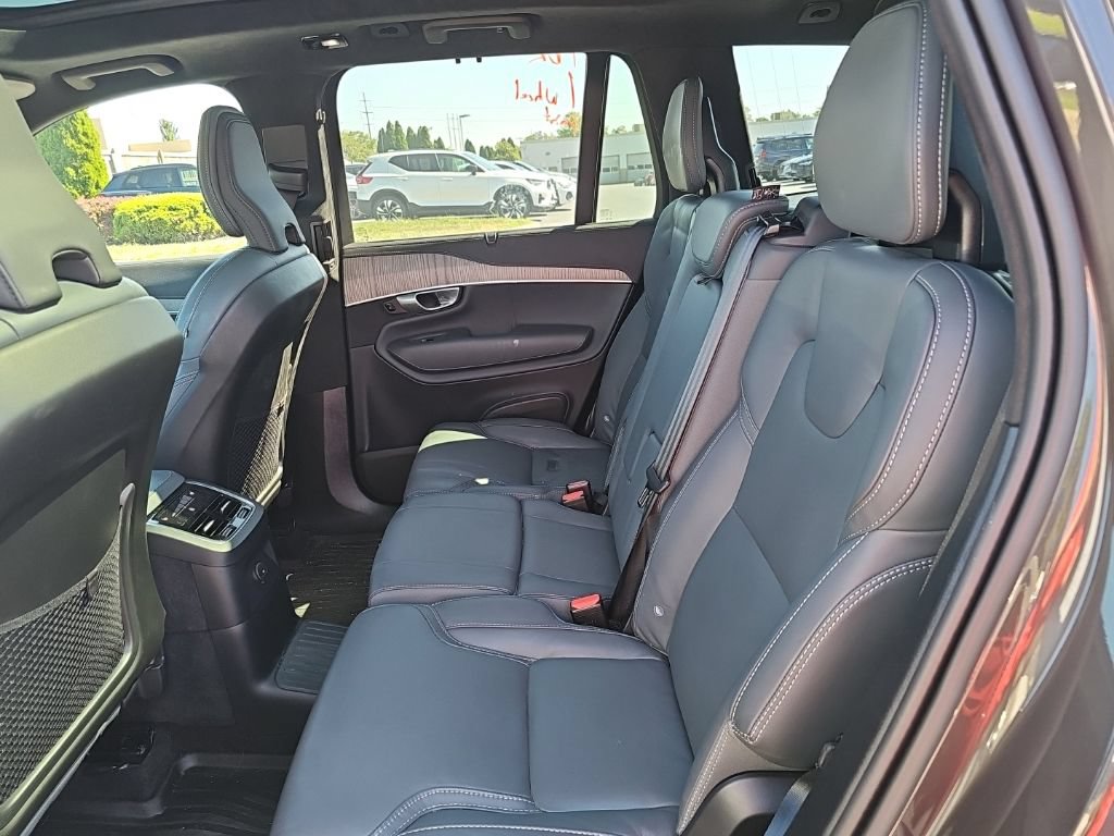 Used 2024 Volvo XC90 T8 Ultimate w/ Lounge Package AWD/4WD image 12