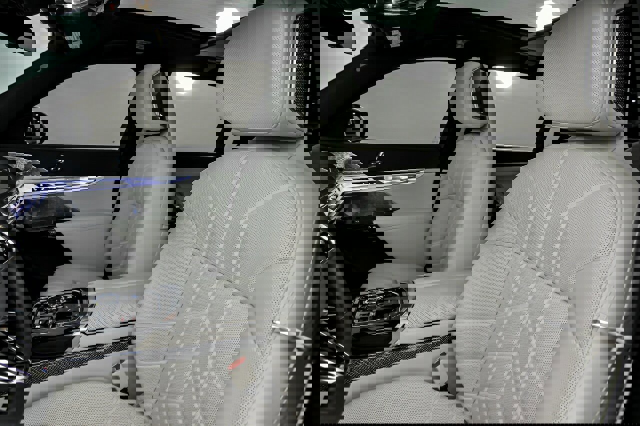 Used 2025 BMW 760i xDrive w/ Executive Package image 21