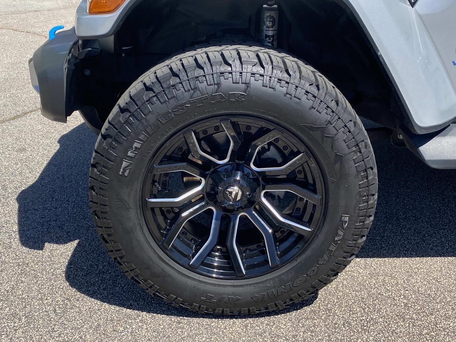 Used 2023 Jeep Wrangler Sahara w/ Cold Weather Group image 12