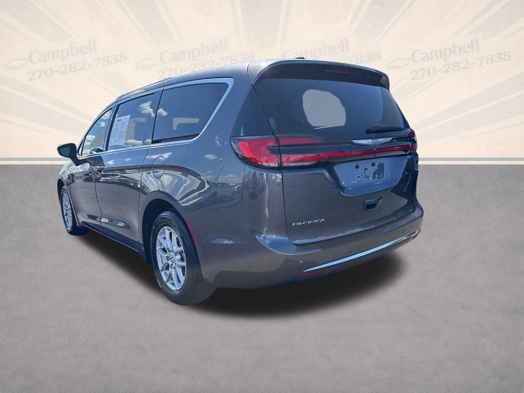 Used 2023 Chrysler Pacifica Touring-L image 3