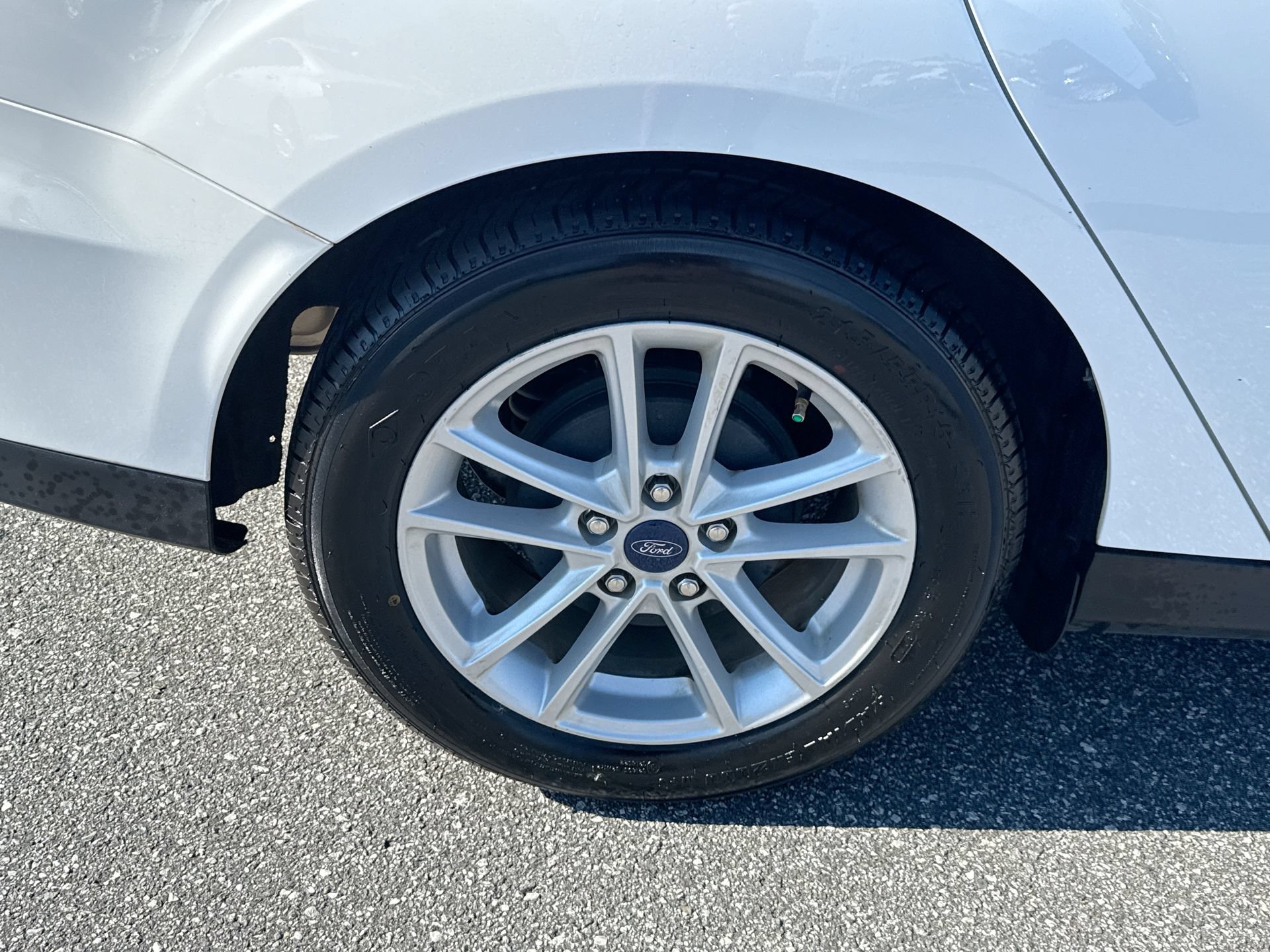 Used 2018 Ford Focus SE FWD image 25