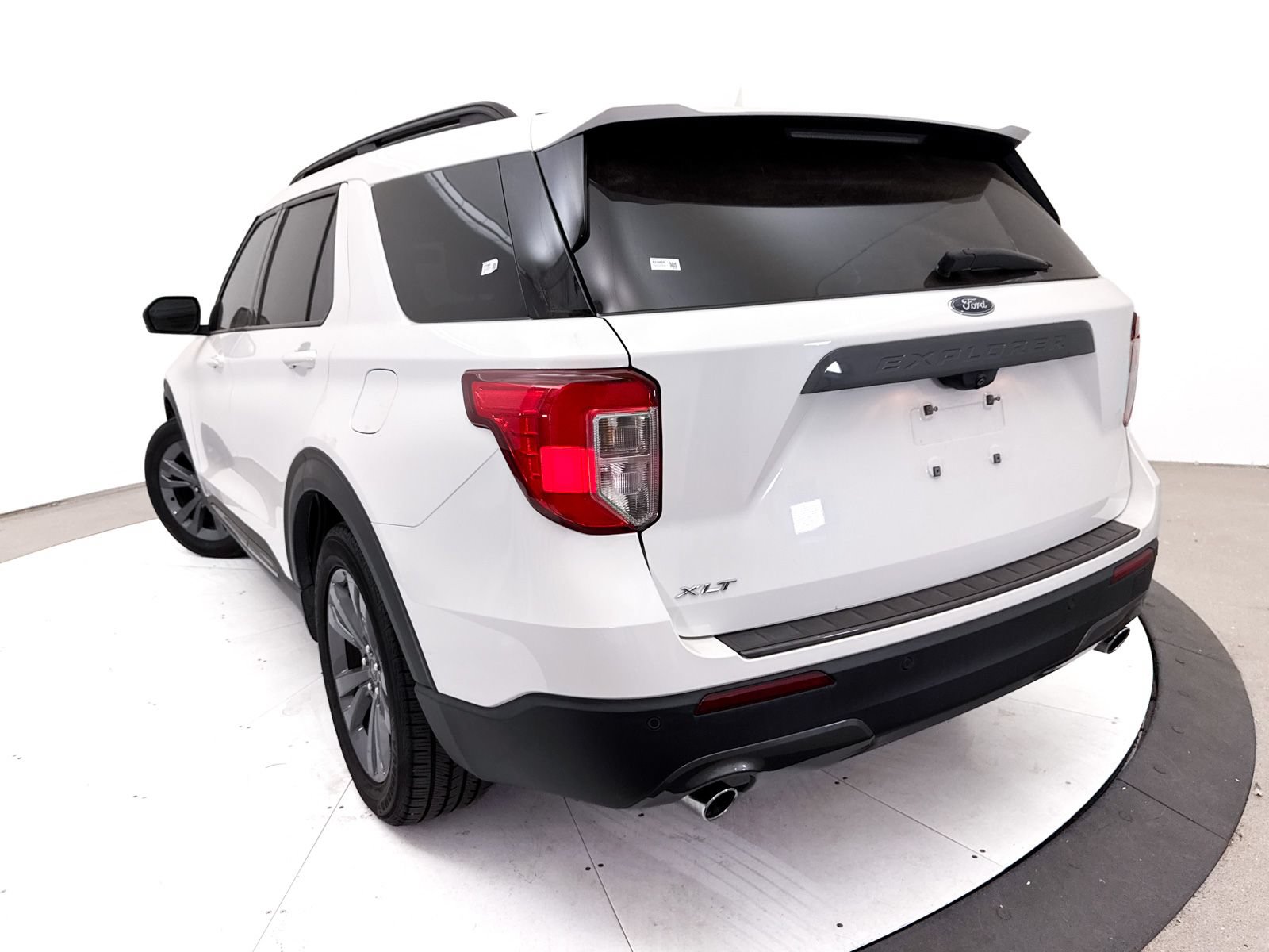 Used 2021 Ford Explorer XLT w/ Equipment Group 202A RWD image 7