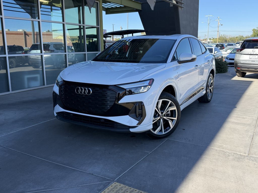 Used 2024 Audi Q4 e-tron Premium w/ Convenience Package image 2