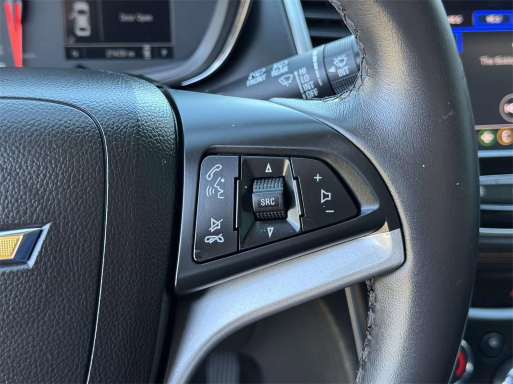 Used 2021 Chevrolet Trax LT w/ LT Convenience Package image 11