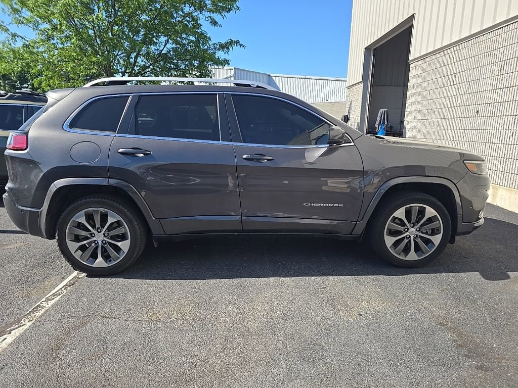 Used 2019 Jeep Cherokee Overland w/ Technology Group AWD/4WD image 4