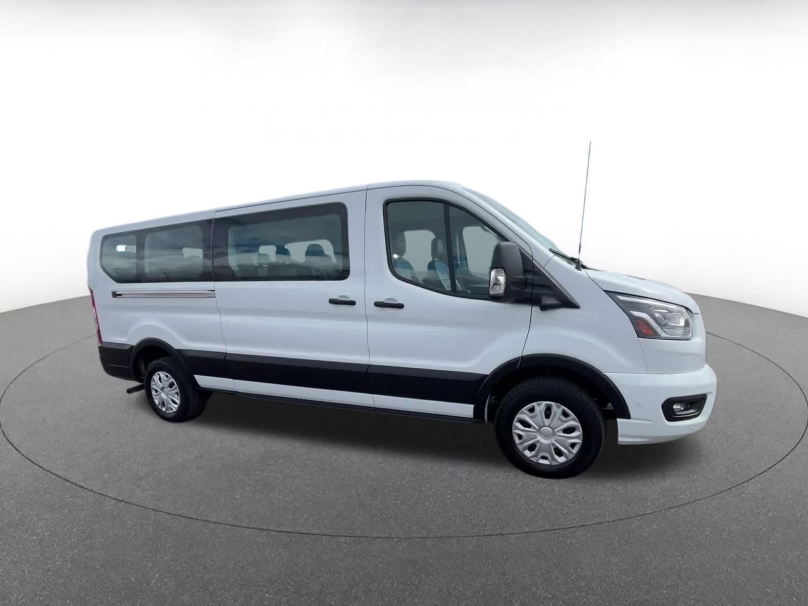 Used 2023 Ford Transit 350 XLT image 2