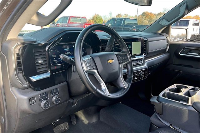 Used 2023 Chevrolet Silverado 1500 LT image 18