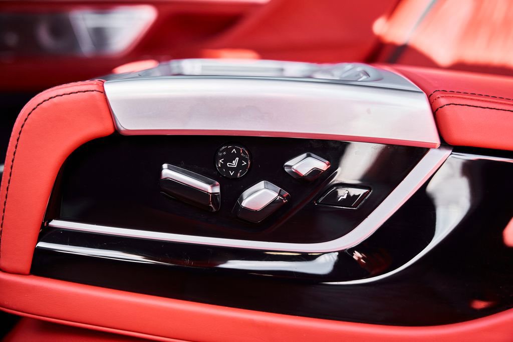 Used 2022 BMW M760i xDrive w/ Luxury Rear Seating Package image 55