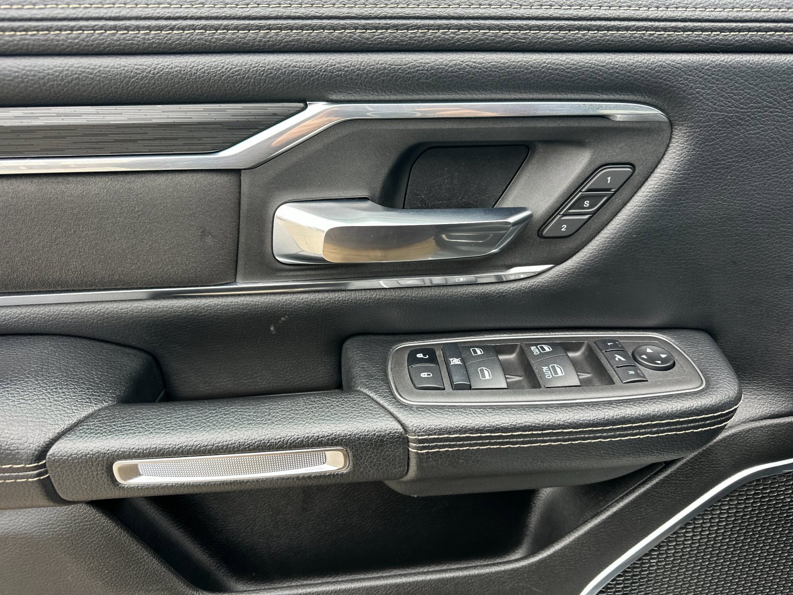 Used 2024 RAM 1500 Laramie image 10