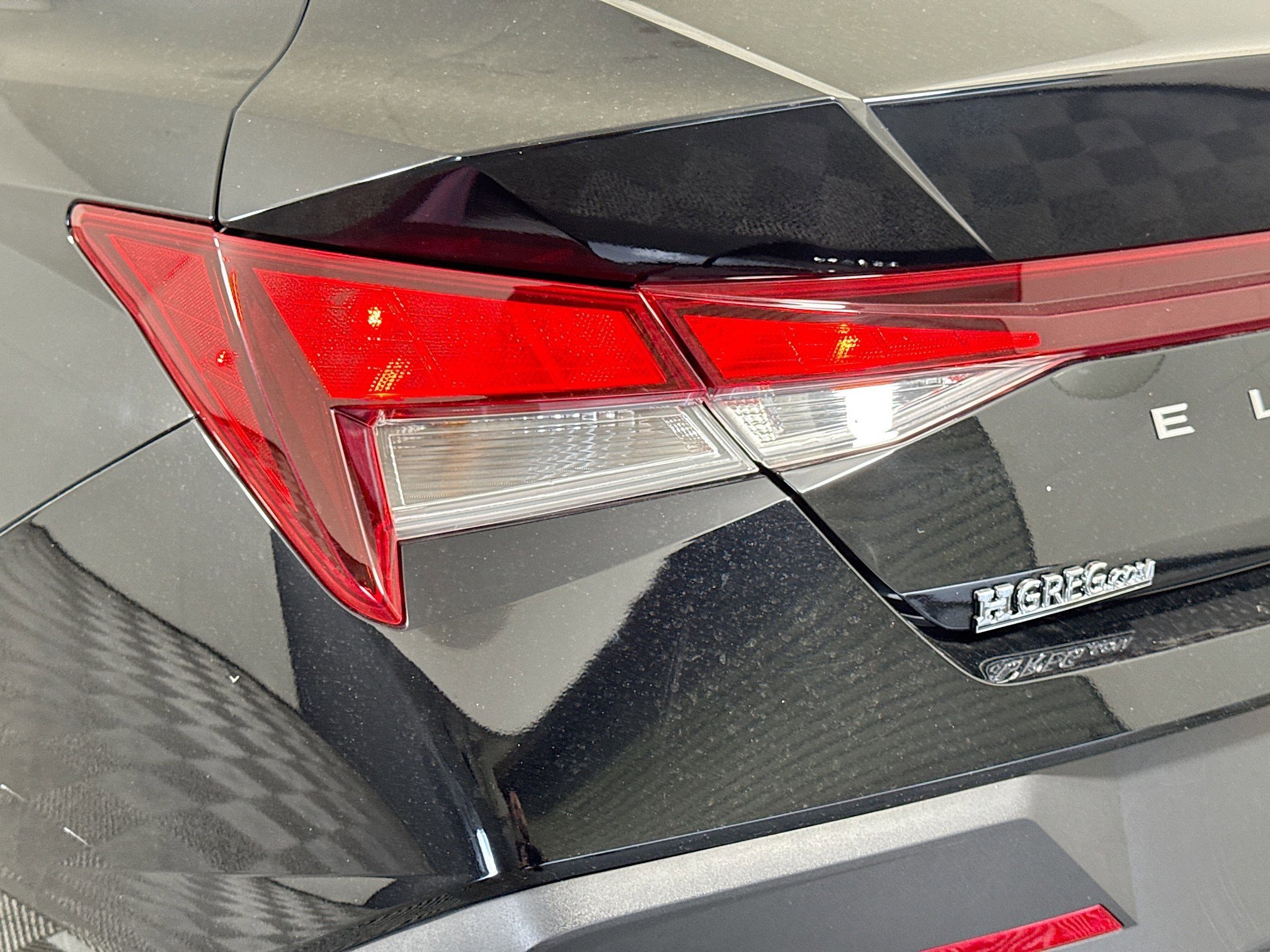 Used 2025 Hyundai Elantra SE image 35