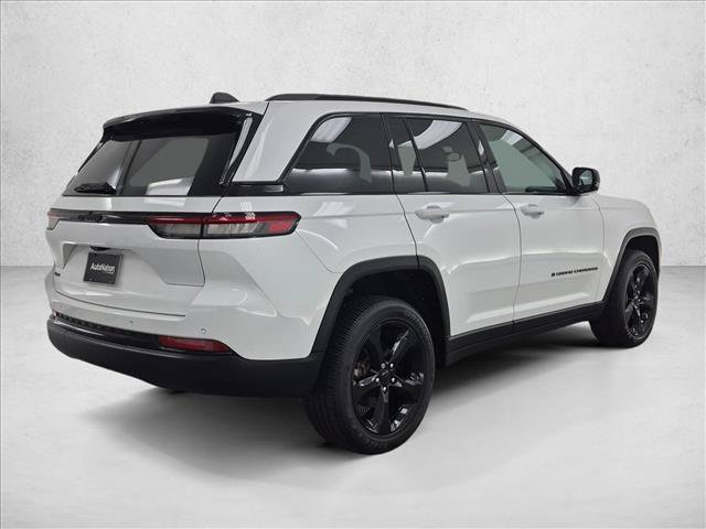 Certified 2025 Jeep Grand Cherokee Altitude AWD/4WD image 5