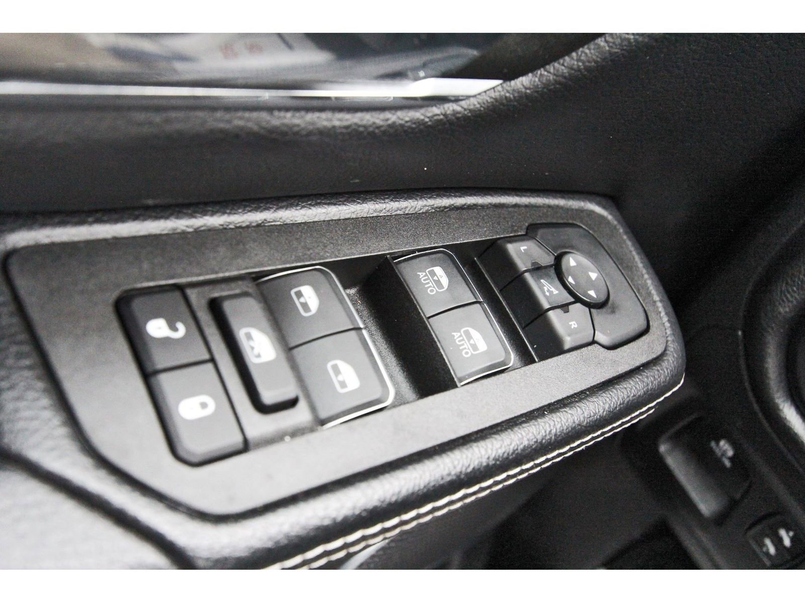 Used 2025 RAM 1500 Laramie AWD/4WD image 19