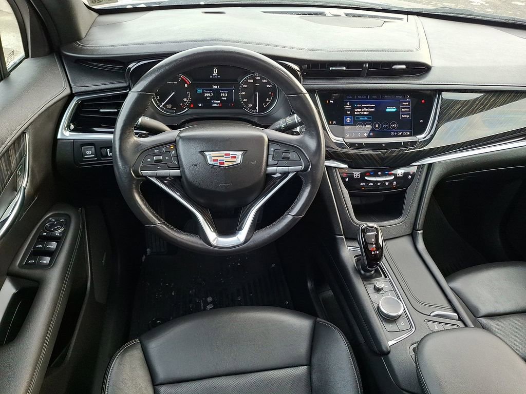 Used 2021 Cadillac XT6 Premium Luxury image 2