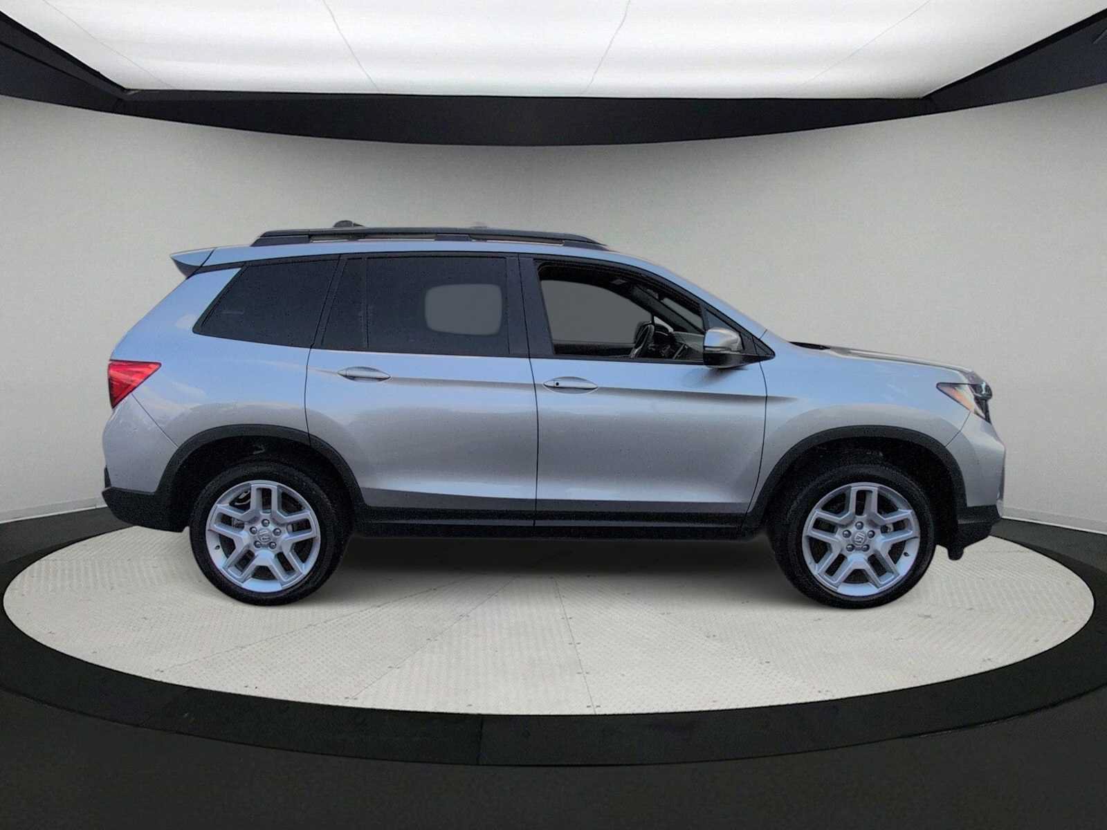 Used 2025 Honda Passport EX-L image 9