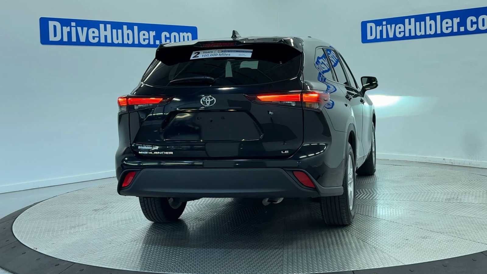 Used 2025 Toyota Highlander LE FWD image 7
