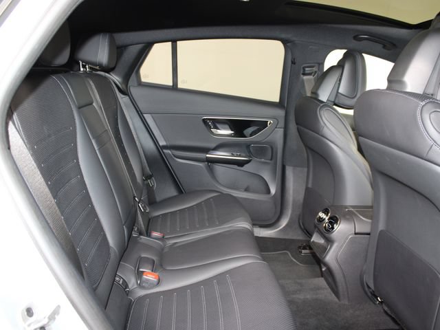 Used 2024 Mercedes-Benz GLC 300 4MATIC image 24