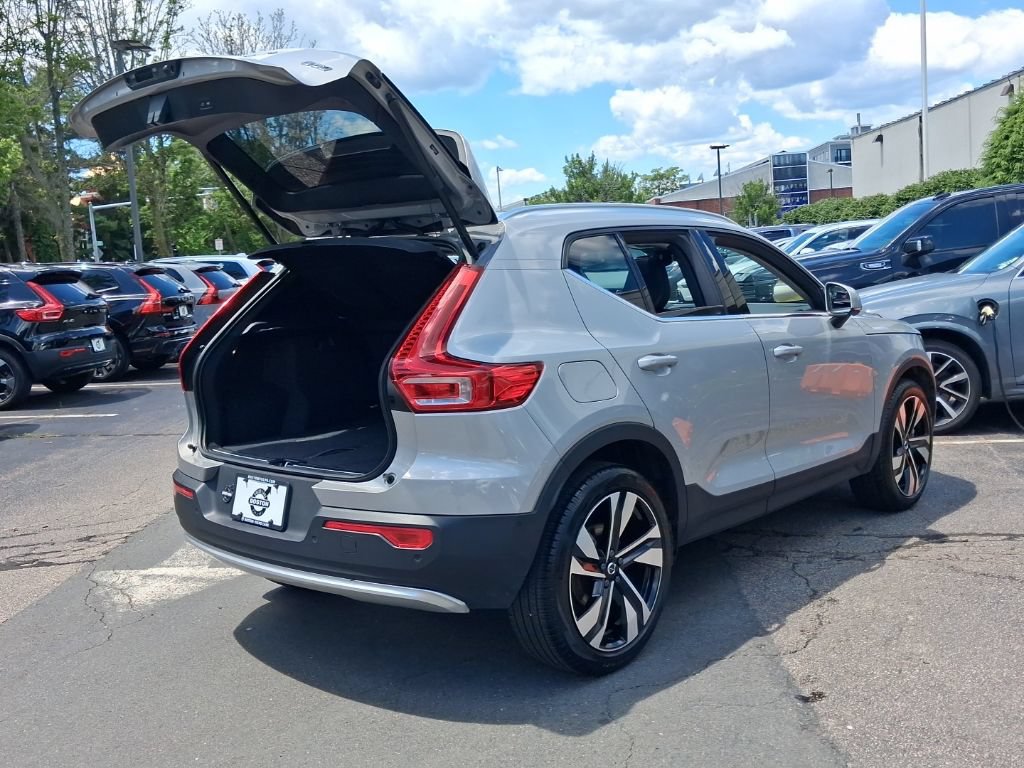 Certified 2024 Volvo XC40 B5 Plus AWD/4WD image 11