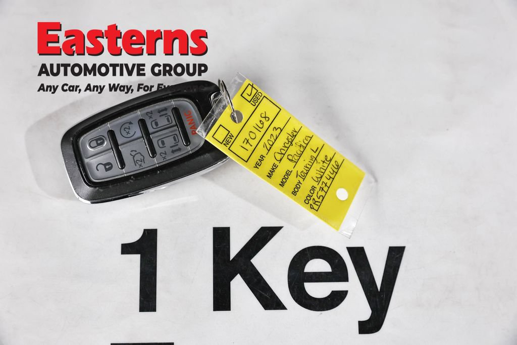 Used 2023 Chrysler Pacifica Touring-L FWD image 26