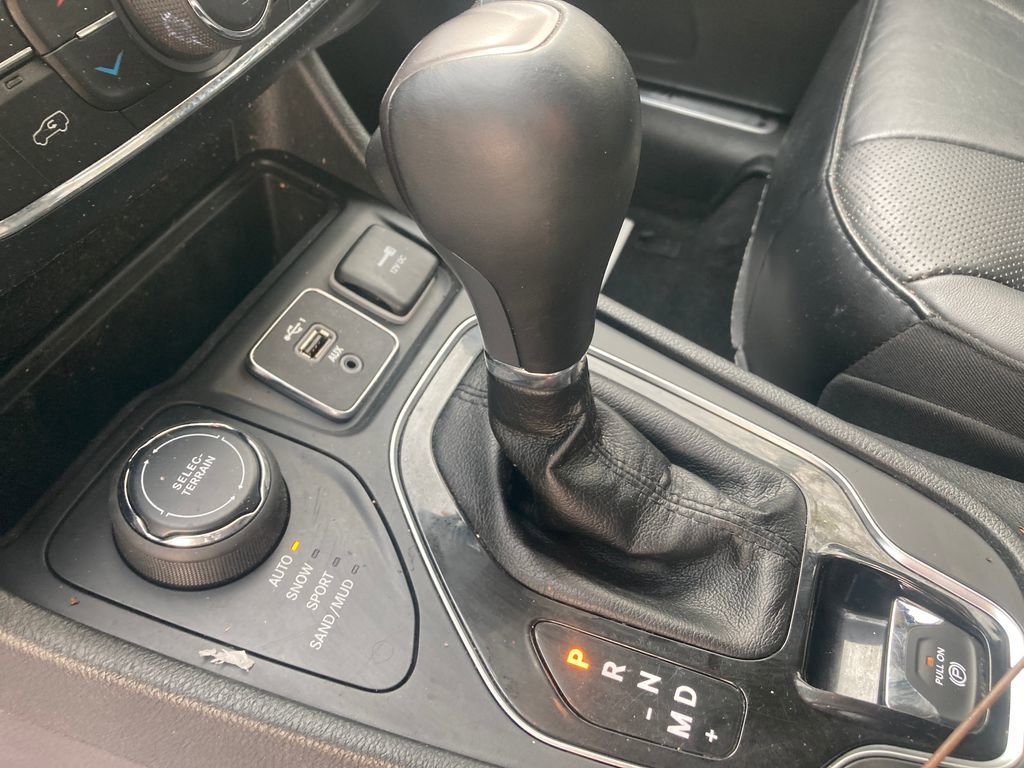 Used 2019 Jeep Cherokee Limited image 28