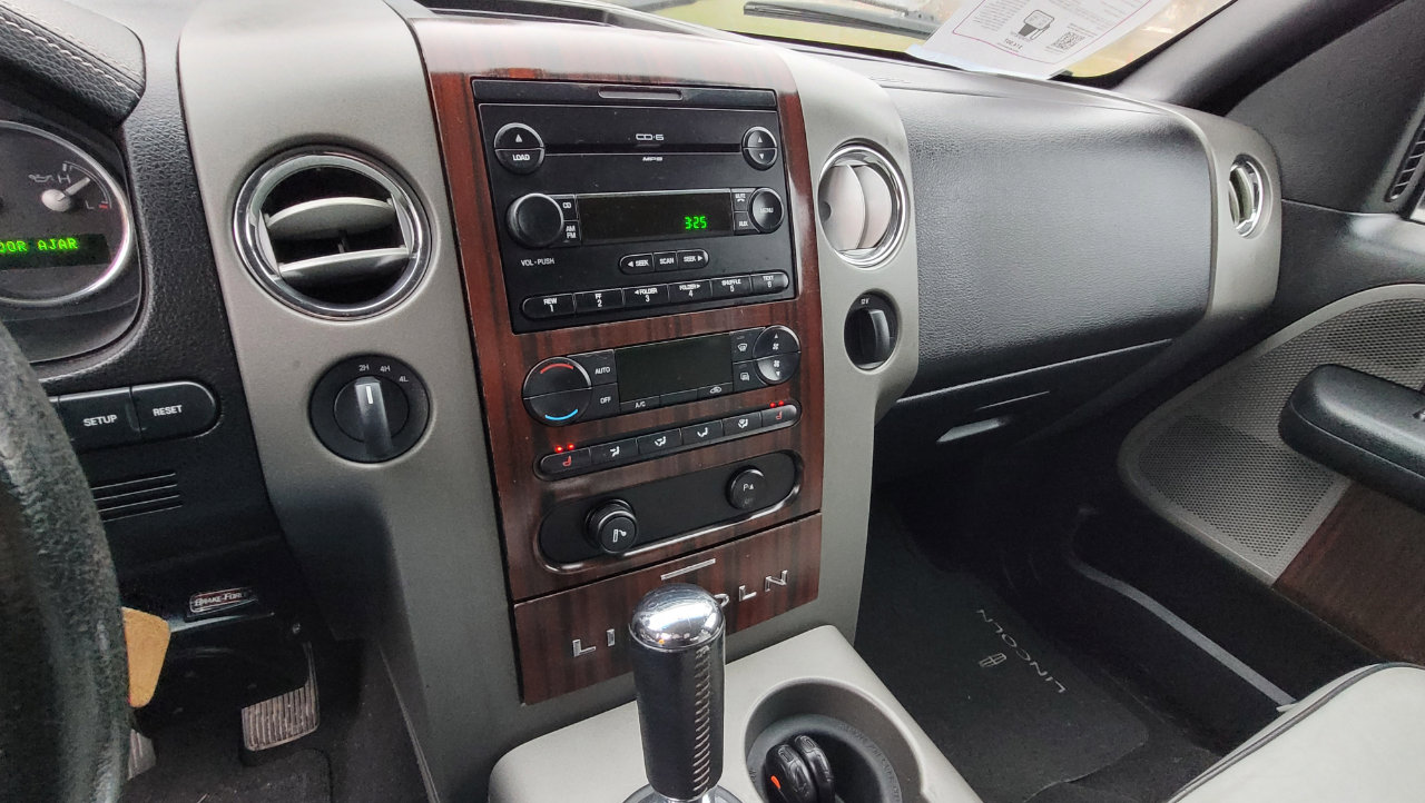 Used 2006 Lincoln Mark LT 4x4 image 13