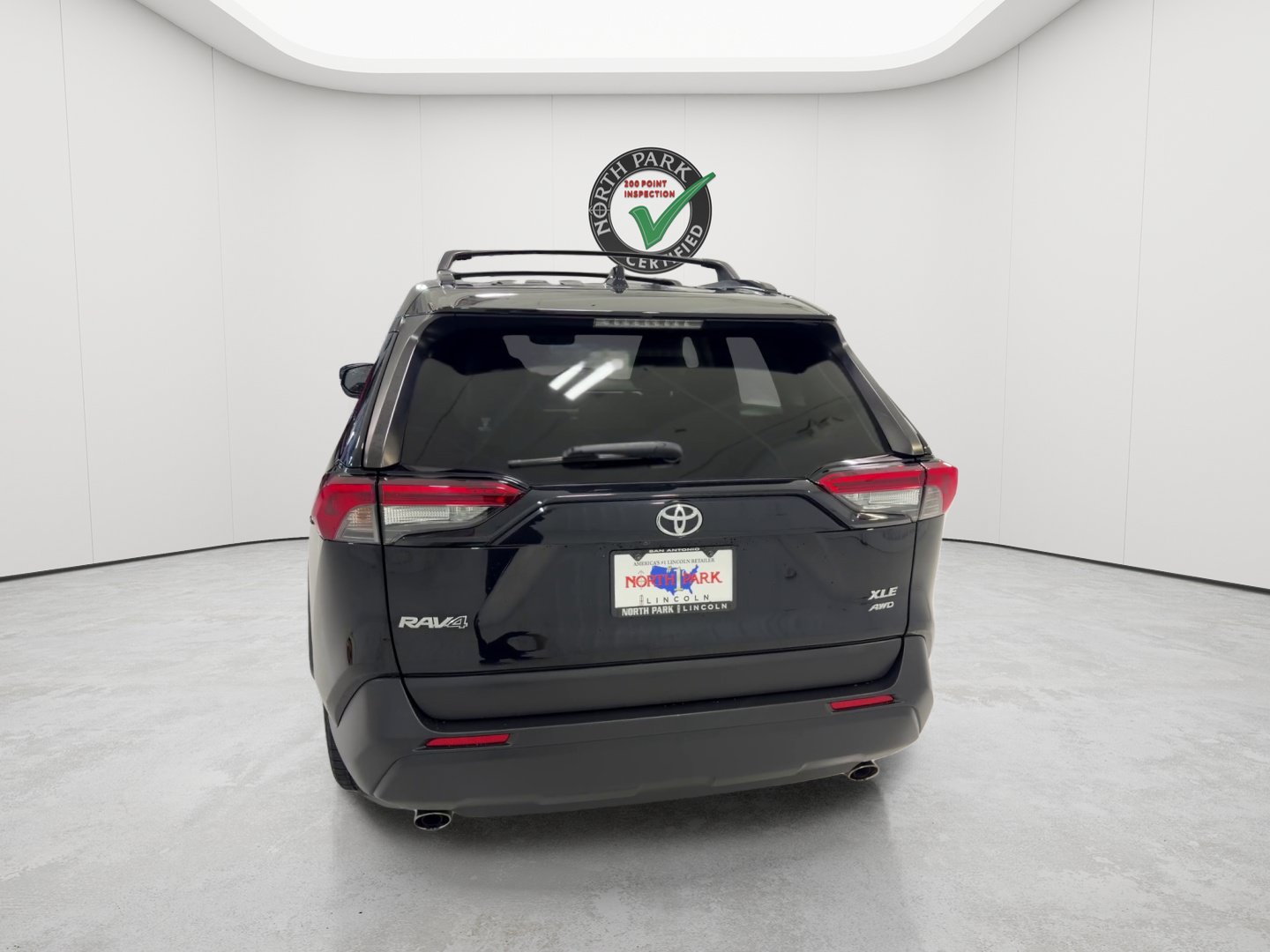 Used 2019 Toyota RAV4 XLE Premium AWD/4WD image 4