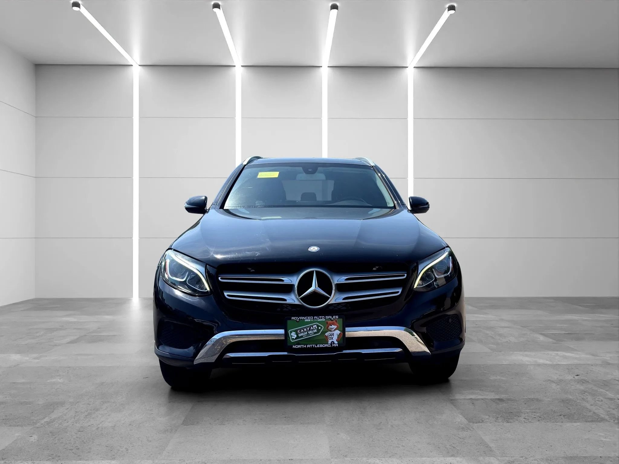 Used 2017 Mercedes-Benz GLC 300 4MATIC image 3