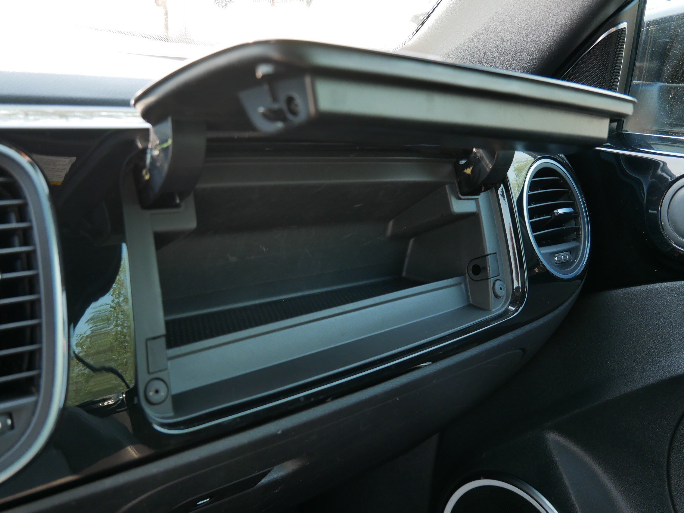 Used 2013 Volkswagen Beetle TDI FWD image 32
