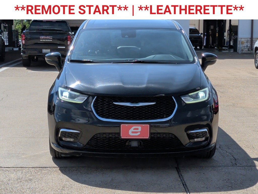 Used 2023 Chrysler Pacifica Touring-L FWD image 2