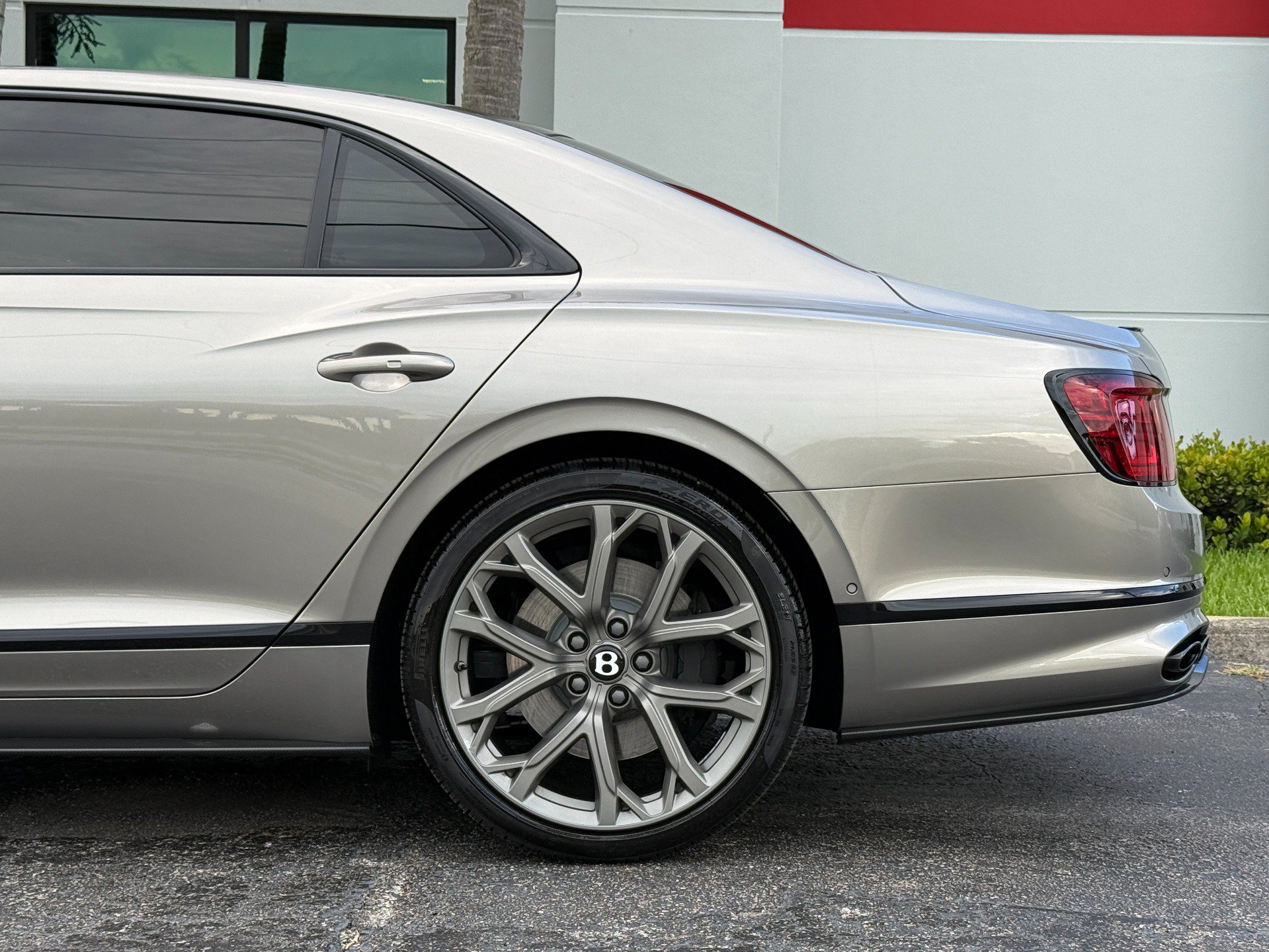 Used 2023 Bentley Flying Spur V8 AWD/4WD image 11