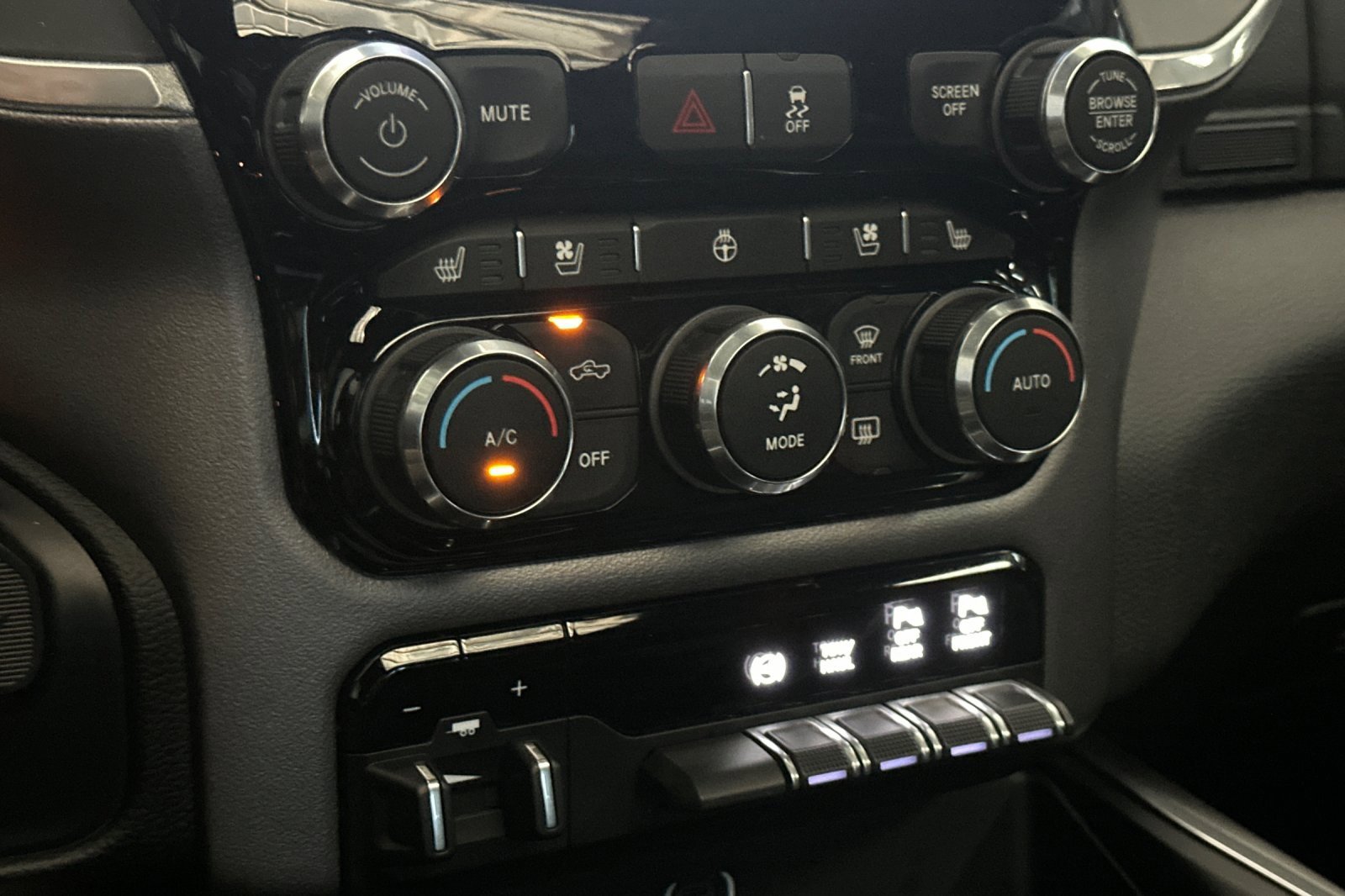 Used 2020 RAM 3500 Laramie image 22