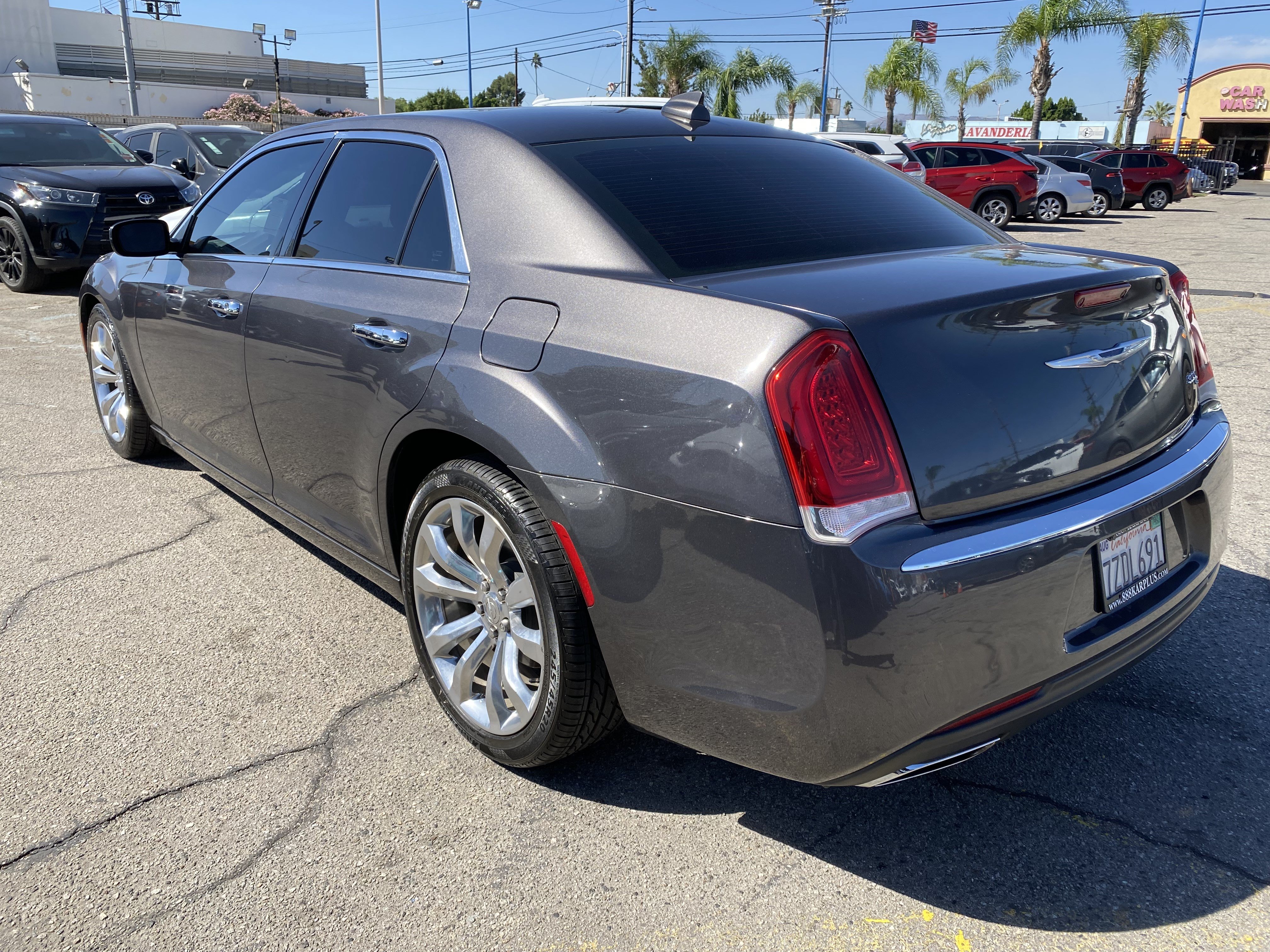 Used 2017 Chrysler 300 C RWD image 10